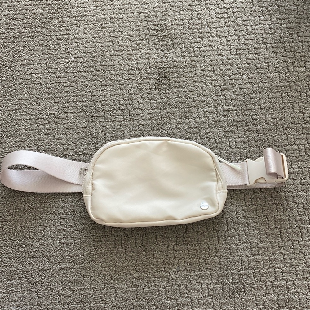 Crossbody cream fanny pack